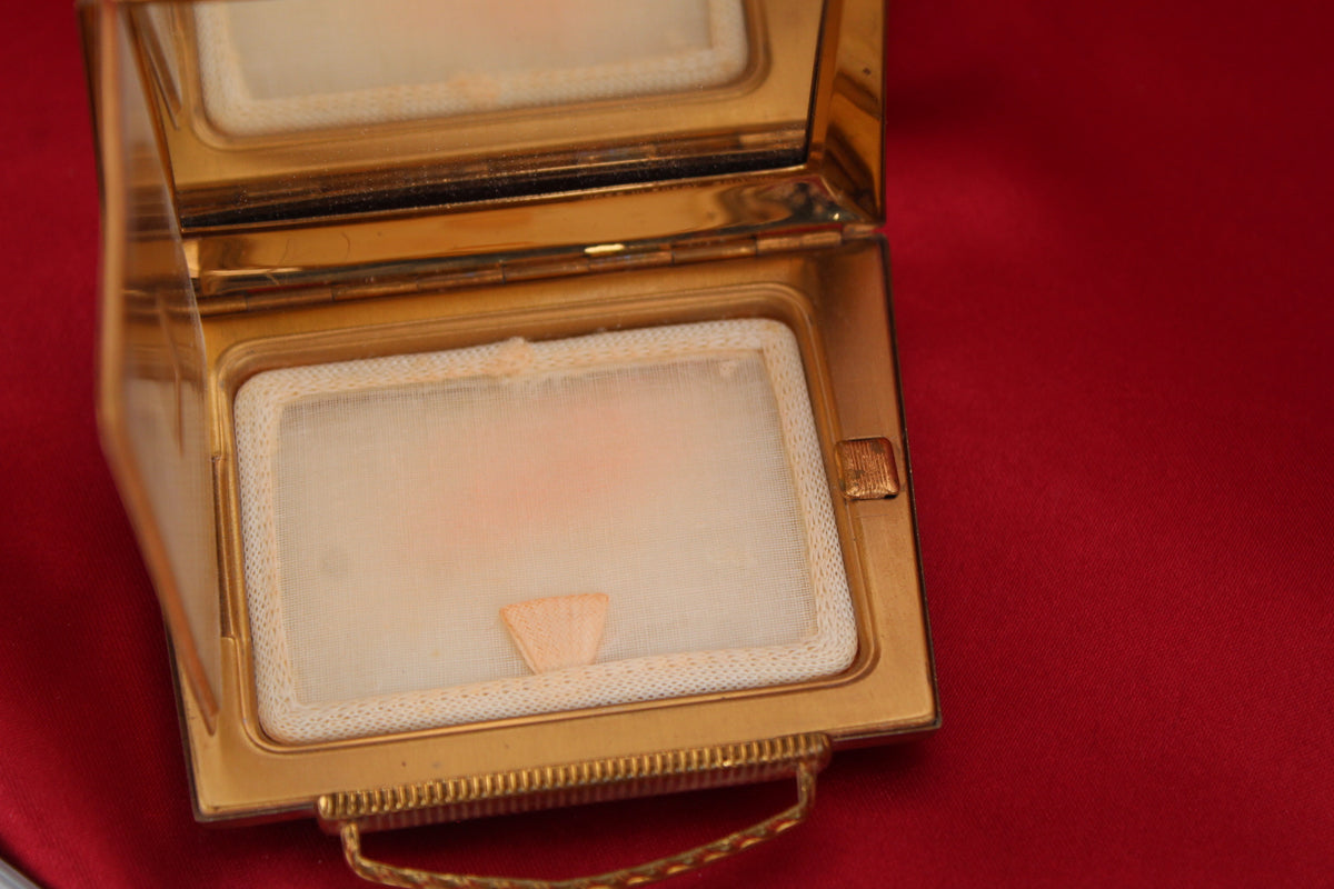 Chic 1950s 1950s Brown Leather Handbag Powder Compact