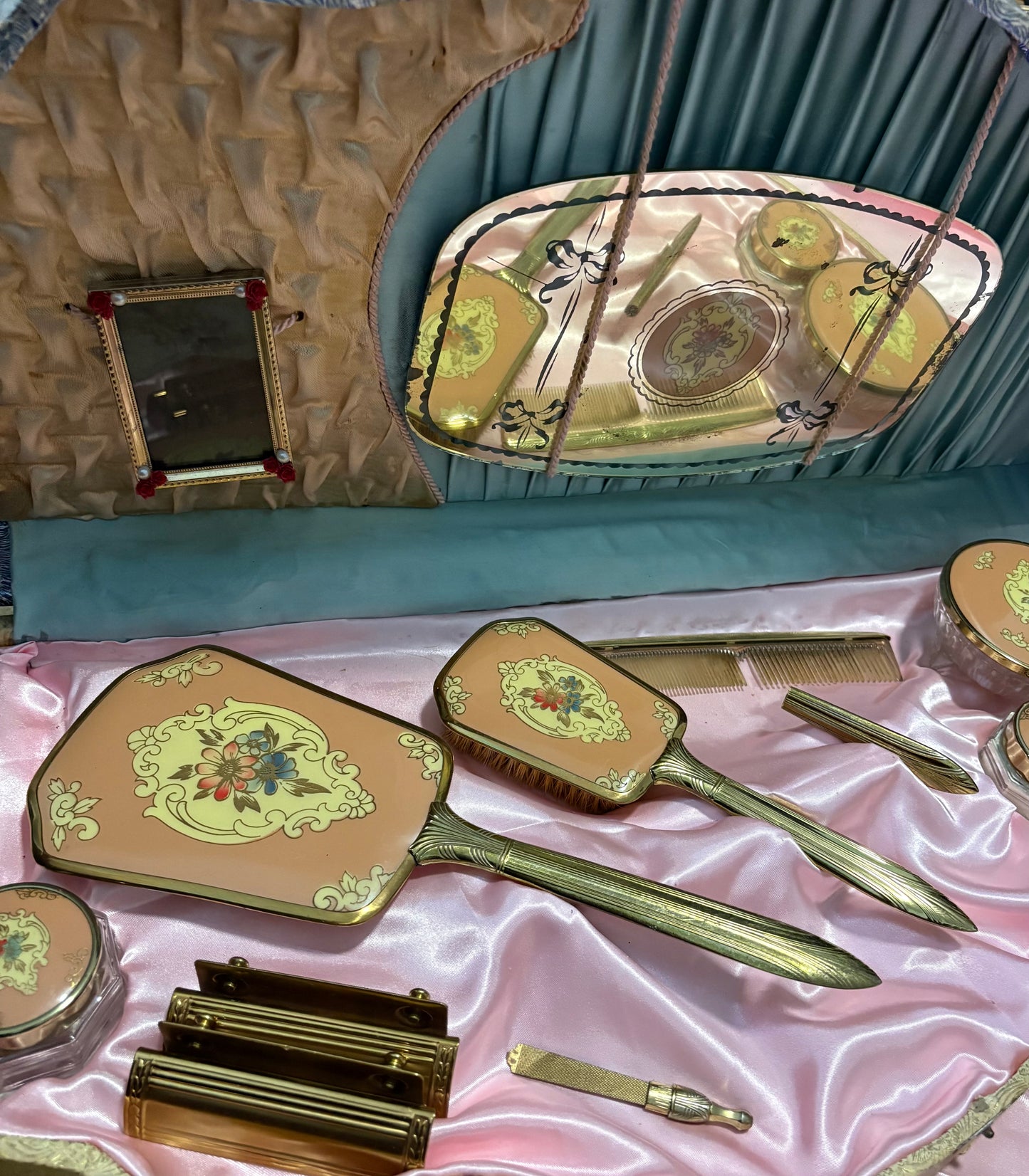 1940s vanity set with hand-painted floral designs in a shell-shaped case.