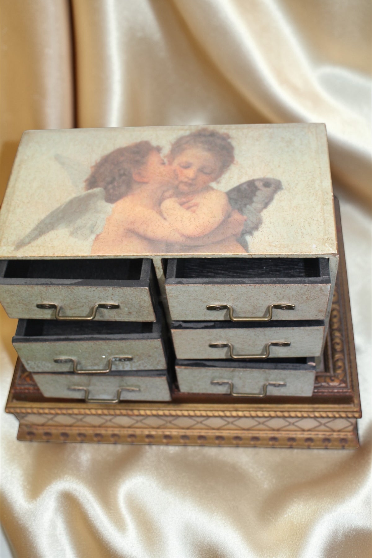 Jaestial Vintage Cherub Drawer Chest with six drawers and a painting of two cherubs on top.