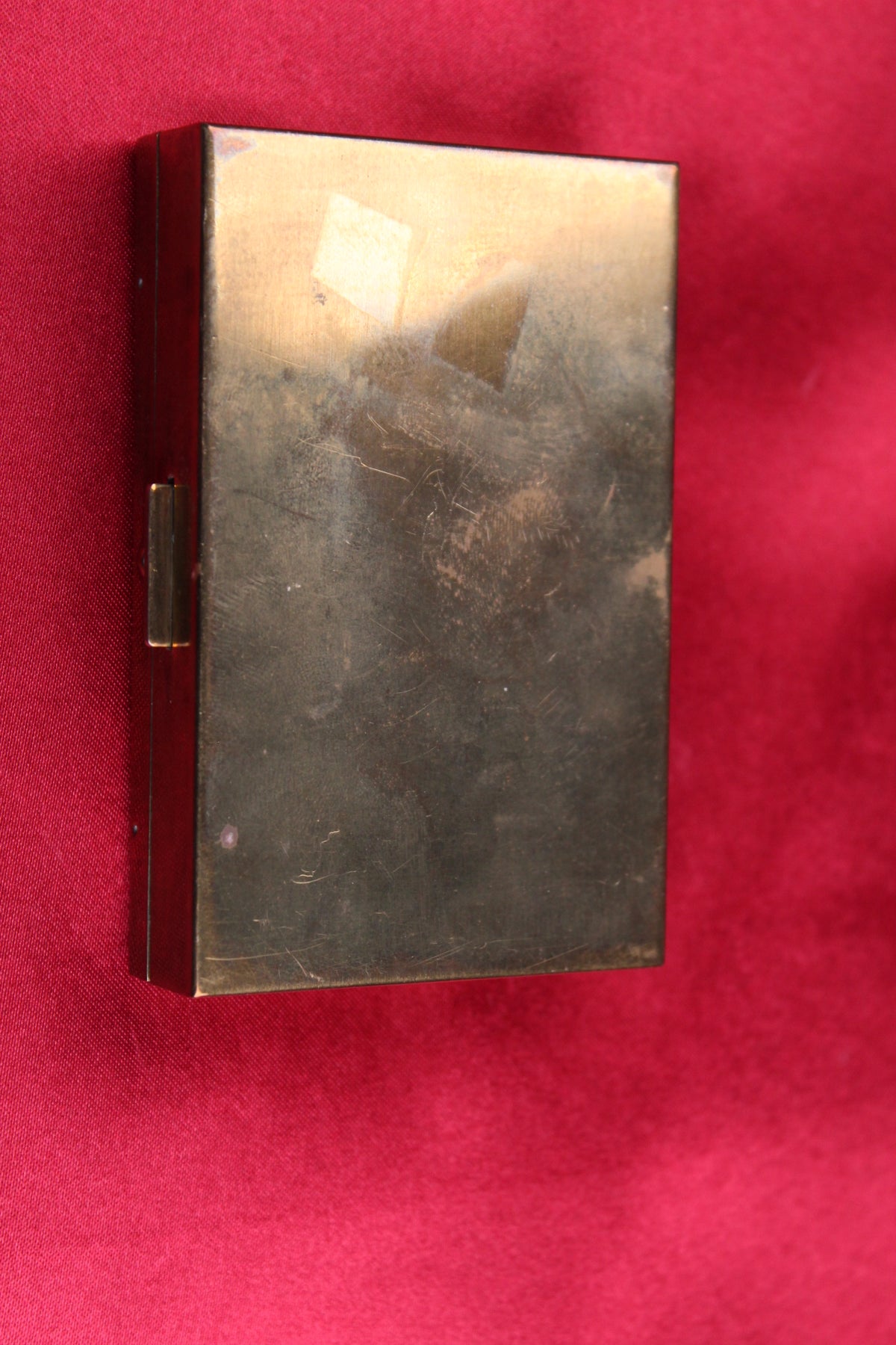 Musical 1950s mother of Clover, compact