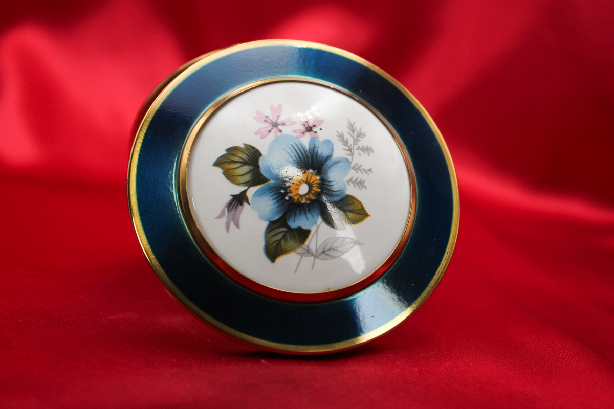 Unused 1950s Genuine Porcelain Floral Powder Compact