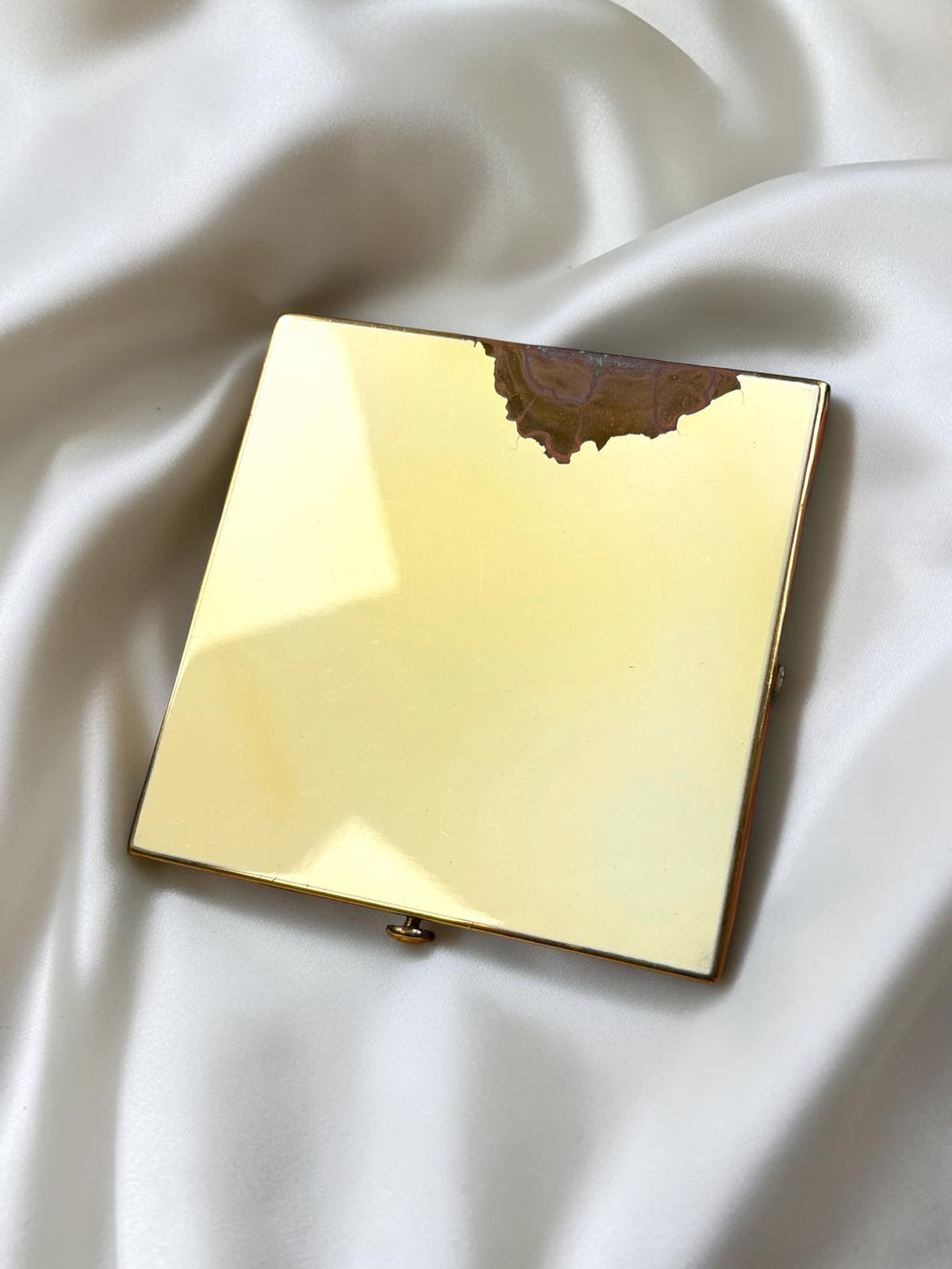 Vintage Wadsworth gold-tone powder compact with enamel wear on the back.