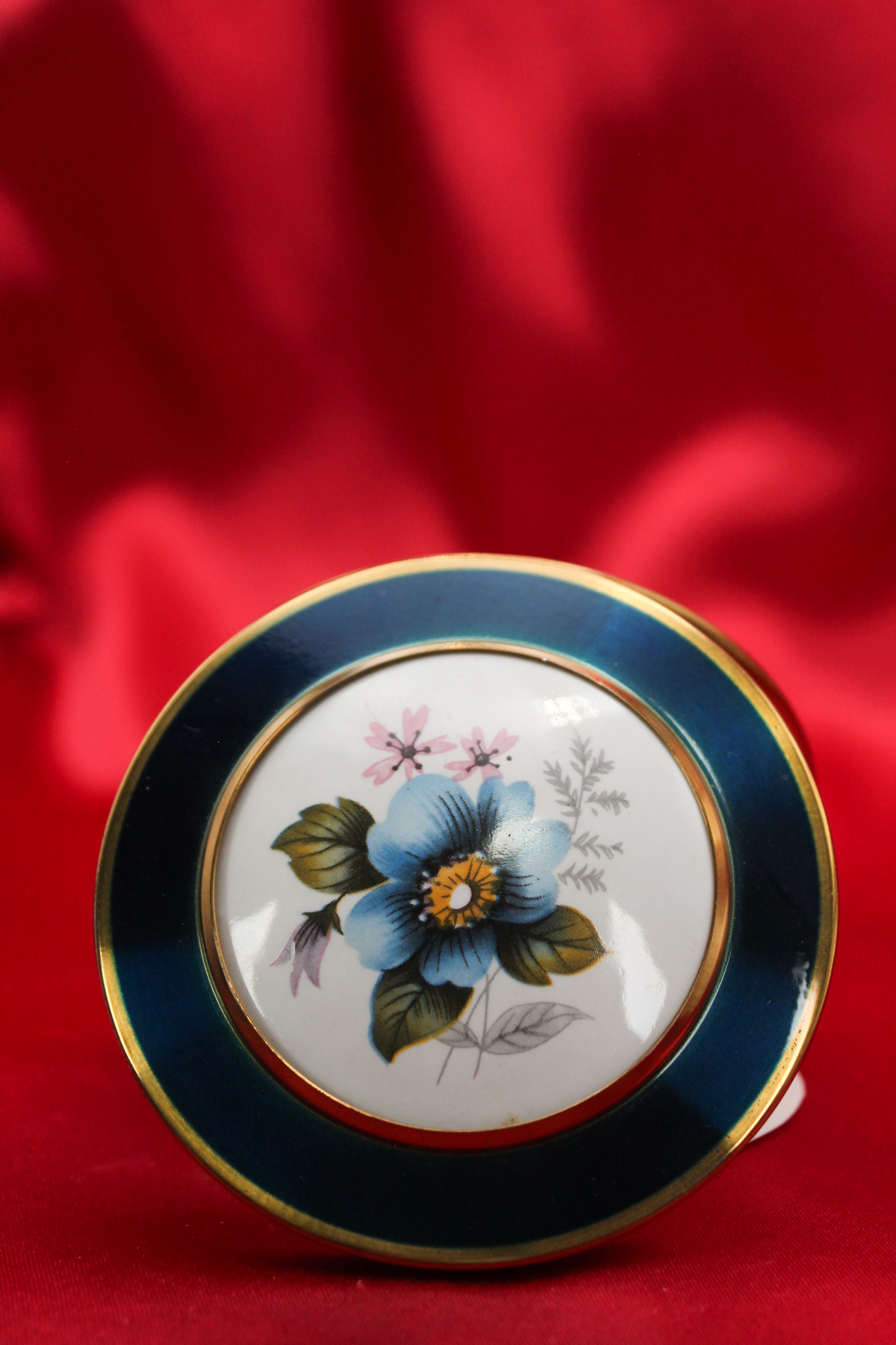 Unused 1950s Genuine Porcelain Floral Powder Compact