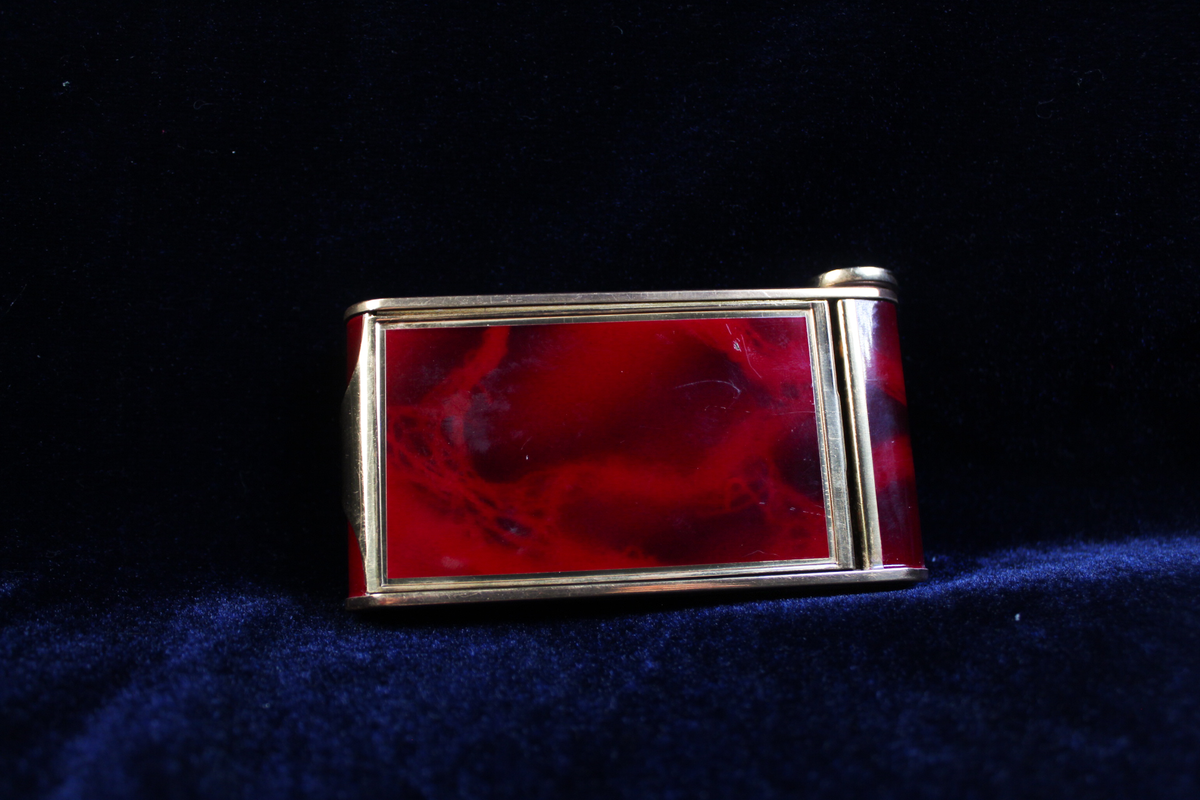 1940s German novelty camera compact with red marbled accents and gold trim.