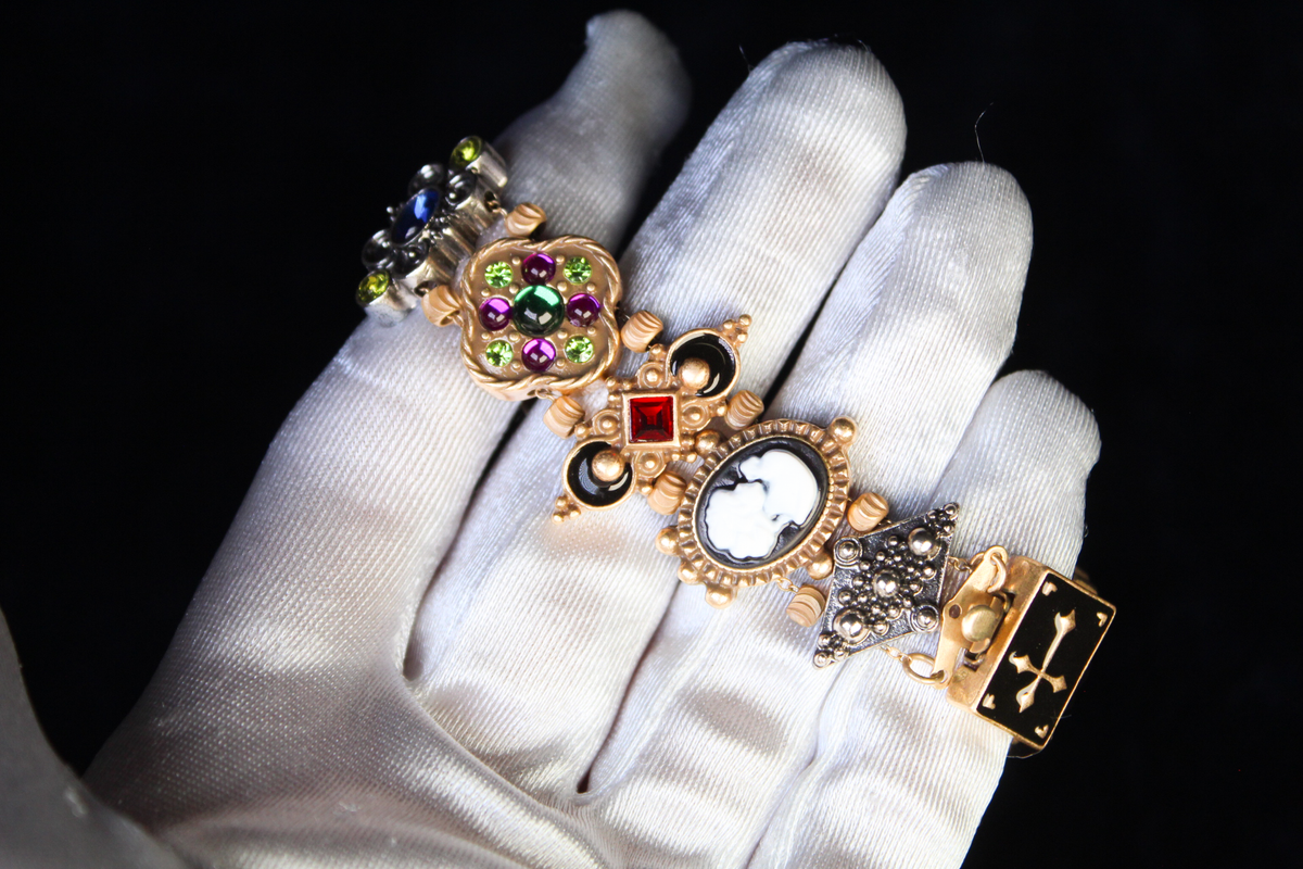 Vintage 1960s Gold Tone Renaissance Revival Charm Bracelet | Cameo & Intaglio Motifs | 6”