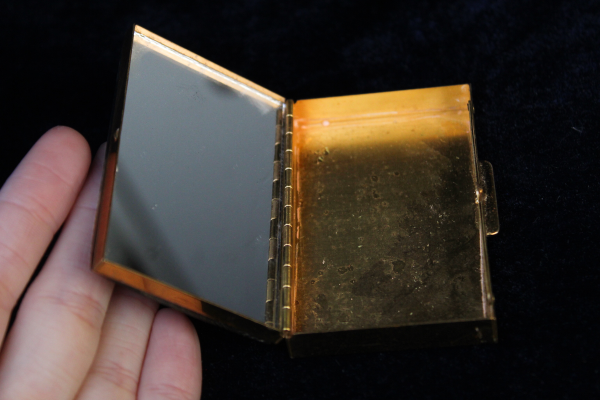 Vintage 1950s Slag Glass Powder Compact