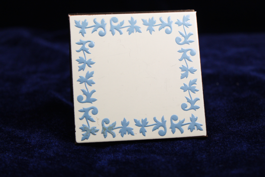 1940s Vintage Elgin American Powder Compact – Blue & White Floral Design