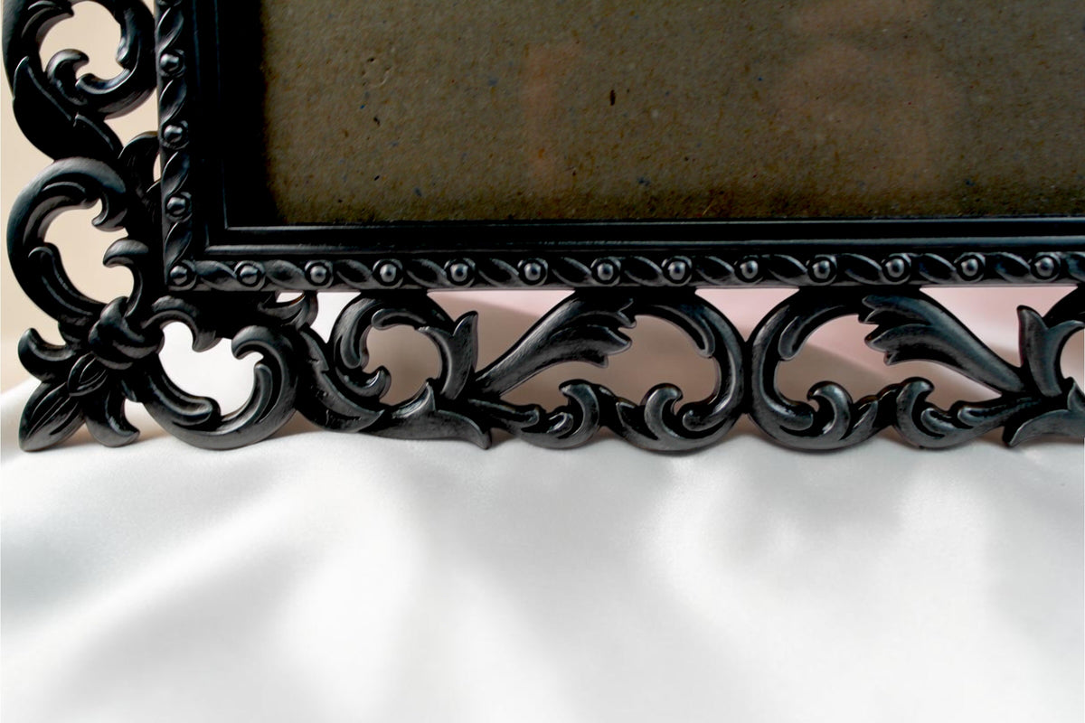 Jaestial Ornate Vintage Metal Picture Frame with baroque floral detailing.